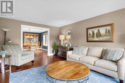 33 Hillcrest Court, Middlesex Centre (Delaware Town), ON - Indoor Photo Showing Living Room