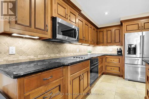 33 Hillcrest Court, Middlesex Centre (Delaware Town), ON - Indoor Photo Showing Kitchen