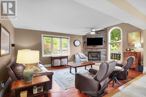 33 Hillcrest Court, Middlesex Centre (Delaware Town), ON - Indoor Photo Showing Living Room With Fireplace