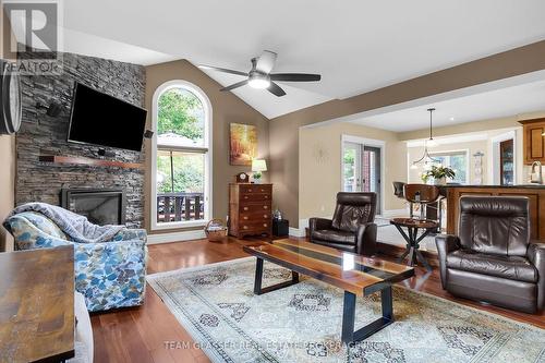 33 Hillcrest Court, Middlesex Centre (Delaware Town), ON - Indoor Photo Showing Living Room With Fireplace