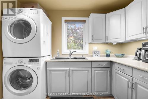 33 Hillcrest Court, Middlesex Centre (Delaware Town), ON - Indoor Photo Showing Laundry Room