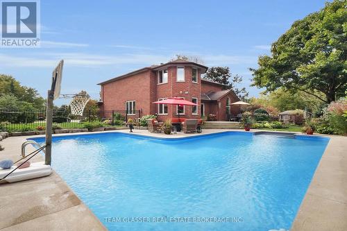 33 Hillcrest Court, Middlesex Centre (Delaware Town), ON - Outdoor With In Ground Pool With Deck Patio Veranda With Backyard