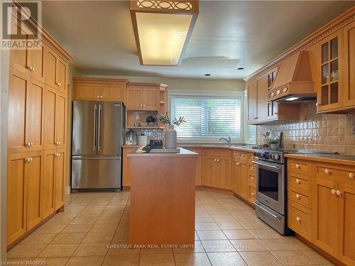 111 Sunset Boulevard, Georgian Bluffs, ON - Indoor Photo Showing Kitchen