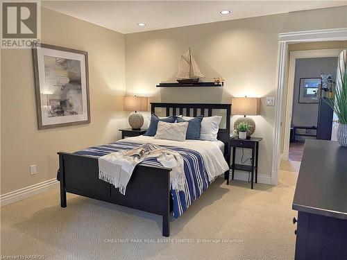 111 Sunset Boulevard, Georgian Bluffs, ON - Indoor Photo Showing Bedroom