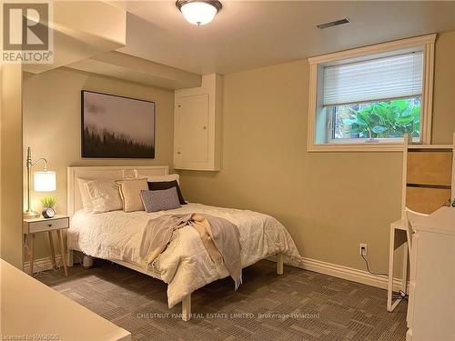 111 Sunset Boulevard, Georgian Bluffs, ON - Indoor Photo Showing Bedroom