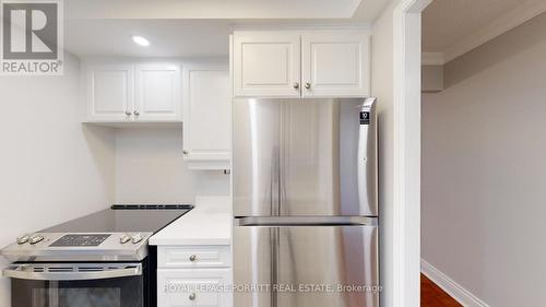 1407 - 1535 Lakeshore Road E, Mississauga, ON - Indoor Photo Showing Kitchen