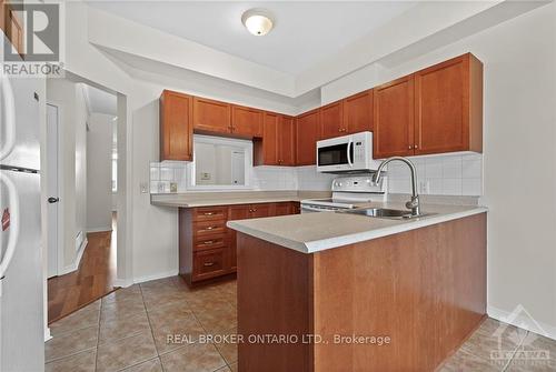 8 - 190 Rustic Hills Crescent, Ottawa, ON - Indoor Photo Showing Kitchen