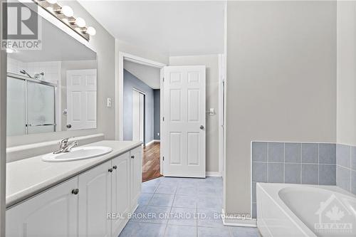 8 - 190 Rustic Hills Crescent, Ottawa, ON - Indoor Photo Showing Bathroom