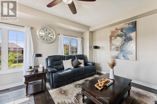 102 Ferris Square, Clarington, ON - Indoor Photo Showing Living Room