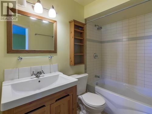 3140 Wilson Street Unit# 412, Penticton, BC - Indoor Photo Showing Bathroom