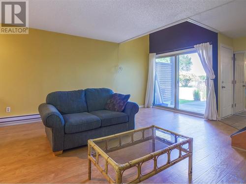 3140 Wilson Street Unit# 412, Penticton, BC - Indoor Photo Showing Living Room