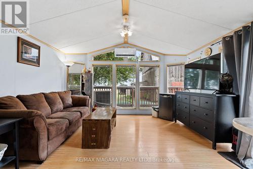 11366 Highway 3, Wainfleet, ON - Indoor Photo Showing Living Room