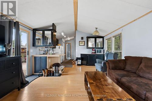 11366 Highway 3, Wainfleet, ON - Indoor Photo Showing Living Room