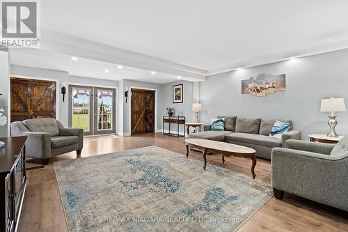 11366 Highway 3, Wainfleet, ON - Indoor Photo Showing Living Room