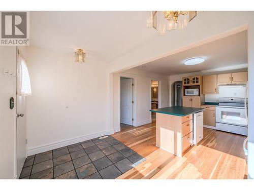 9105 74 Avenue, Osoyoos, BC - Indoor Photo Showing Kitchen