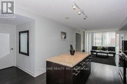 301 - 21 Nelson Street, Toronto, ON - Indoor Photo Showing Kitchen