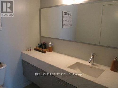 301 - 21 Nelson Street, Toronto, ON - Indoor Photo Showing Bathroom