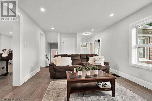 495-497 Mary Street, Woodstock, ON - Indoor Photo Showing Living Room