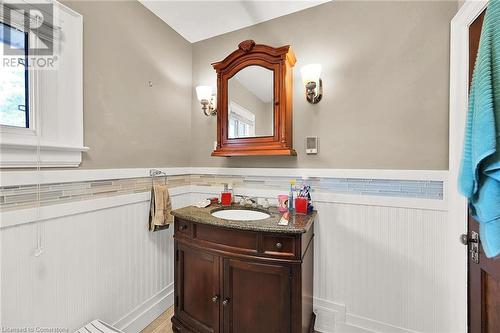 495-497 Mary Street, Woodstock, ON - Indoor Photo Showing Bathroom