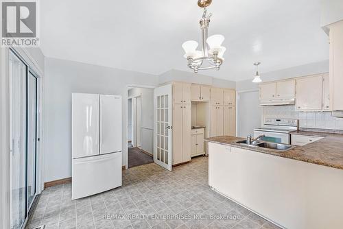 1265 Lakebreeze Drive, Mississauga, ON - Indoor Photo Showing Kitchen With Double Sink