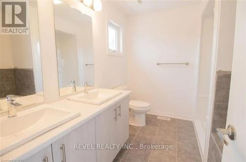 87 Caroline Street, Welland, ON - Indoor Photo Showing Bathroom