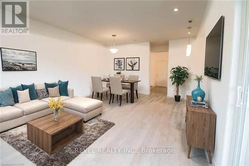 87 Caroline Street, Welland, ON - Indoor Photo Showing Living Room