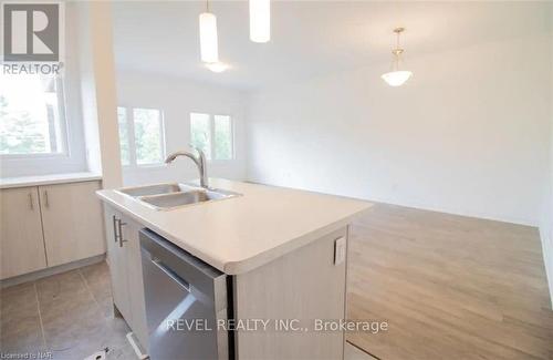 87 Caroline Street, Welland, ON - Indoor Photo Showing Kitchen With Double Sink