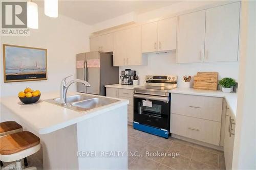 87 Caroline Street, Welland, ON - Indoor Photo Showing Kitchen With Double Sink