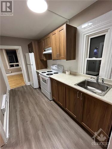 684 Bronson Avenue, Ottawa, ON - Indoor Photo Showing Kitchen