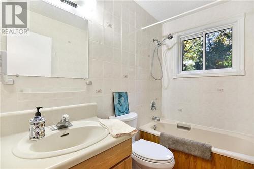 1134 Hallecks Road W, Brockville, ON - Indoor Photo Showing Bathroom