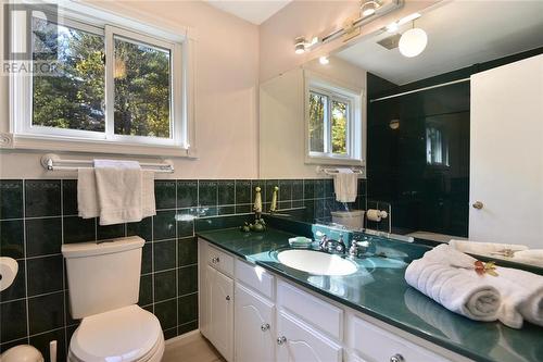 1134 Hallecks Road W, Brockville, ON - Indoor Photo Showing Bathroom