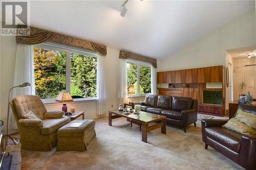 1134 Hallecks Road W, Brockville, ON - Indoor Photo Showing Living Room