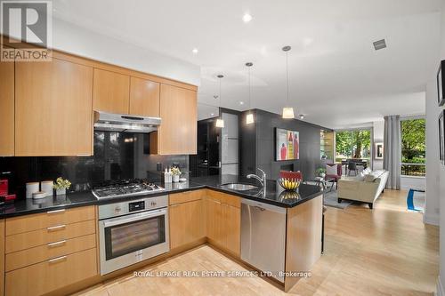 104 - 20 Scrivener Square, Toronto, ON - Indoor Photo Showing Kitchen