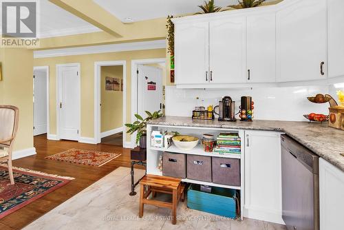 29 Connaught Avenue, Aurora, ON - Indoor Photo Showing Kitchen