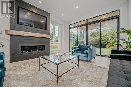 2275 Courtland Drive, Burlington, ON - Indoor Photo Showing Living Room With Fireplace