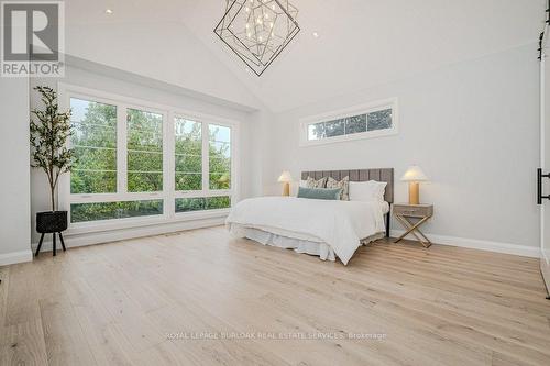 2275 Courtland Drive, Burlington, ON - Indoor Photo Showing Bedroom