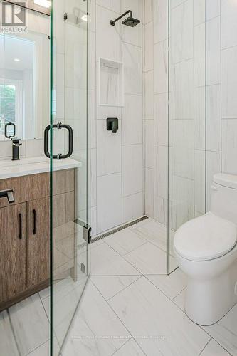 2275 Courtland Drive, Burlington, ON - Indoor Photo Showing Bathroom