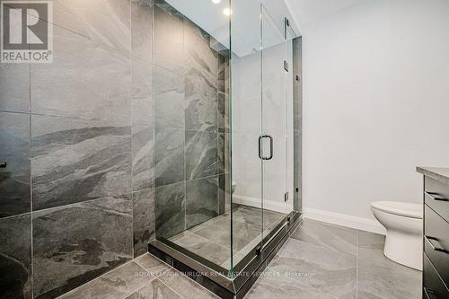 2275 Courtland Drive, Burlington, ON - Indoor Photo Showing Bathroom