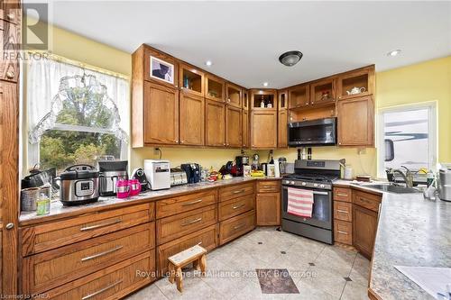 308 Brock Street, Gananoque, ON - Indoor Photo Showing Kitchen