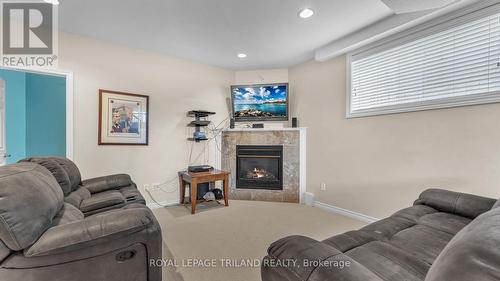 193 Tanoak Drive, London, ON - Indoor Photo Showing Living Room With Fireplace