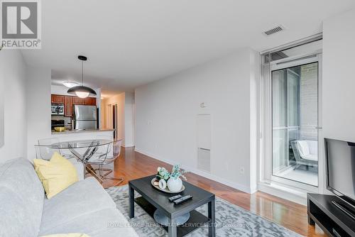 309 - 225 Sherway Gardens Road, Toronto, ON - Indoor Photo Showing Living Room