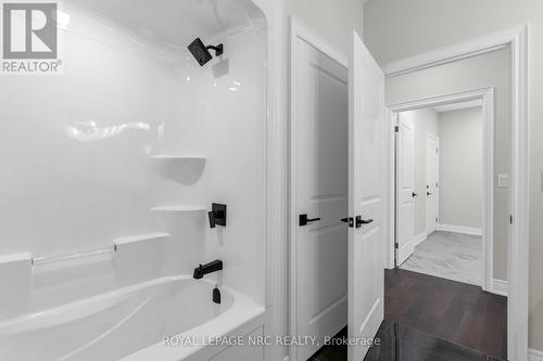 732 Clarence Street, Port Colborne, ON - Indoor Photo Showing Bathroom