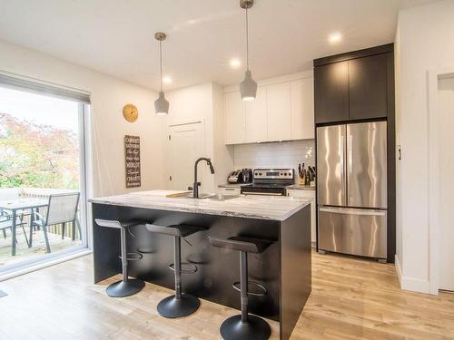 Dinette - 816 Place De Quénéblay, Roxton Pond, QC - Indoor Photo Showing Kitchen With Upgraded Kitchen