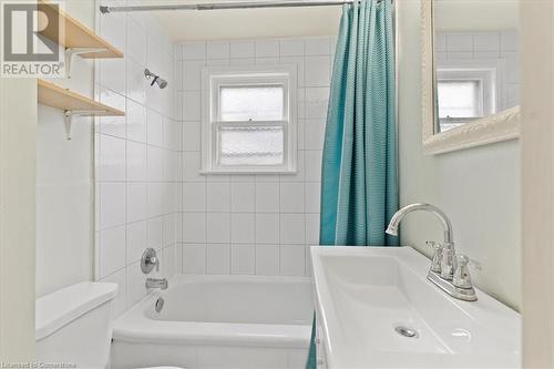 8 Onward Avenue, Kitchener, ON - Indoor Photo Showing Bathroom