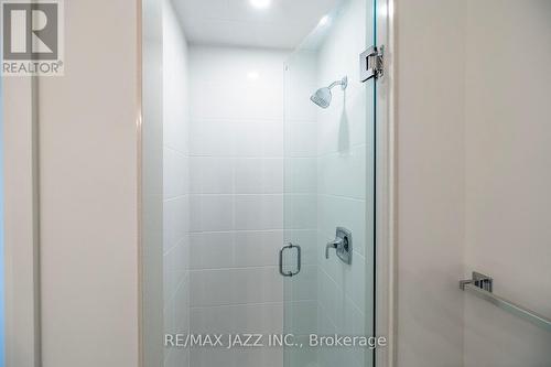 401 - 50 Lakebreeze Drive, Clarington (Newcastle), ON - Indoor Photo Showing Bathroom