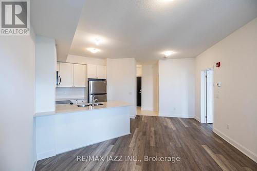 401 - 50 Lakebreeze Drive, Clarington (Newcastle), ON - Indoor Photo Showing Kitchen With Double Sink