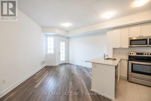 401 - 50 Lakebreeze Drive, Clarington (Newcastle), ON - Indoor Photo Showing Kitchen