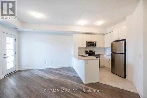 401 - 50 Lakebreeze Drive, Clarington (Newcastle), ON - Indoor Photo Showing Kitchen