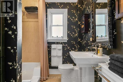 263 Keele Street, Toronto, ON - Indoor Photo Showing Bathroom