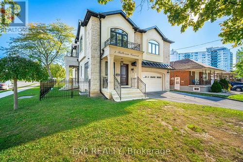 1 Battersea Crescent, Toronto, ON - Outdoor